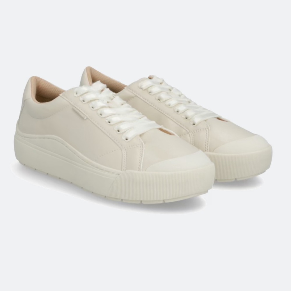 Size 7.5 Women’s Dr. Scholl’s Time Off Sneaker, Beige faux leather.